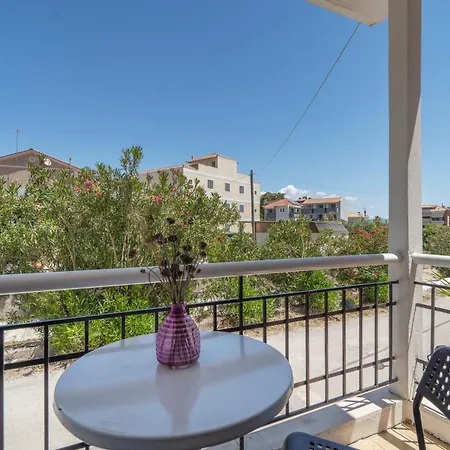Mati Guest House. * נידרי